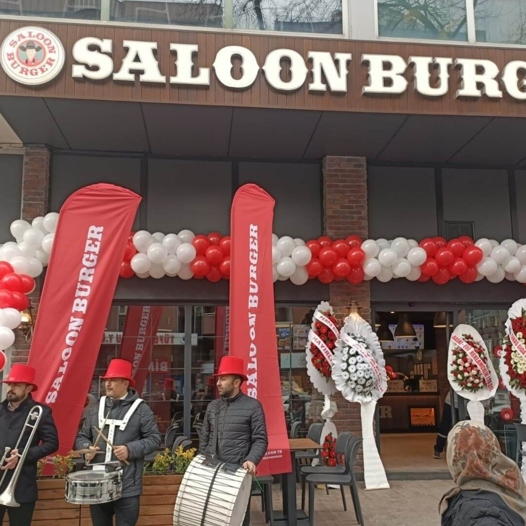 saloon-burger-acilis.jpg